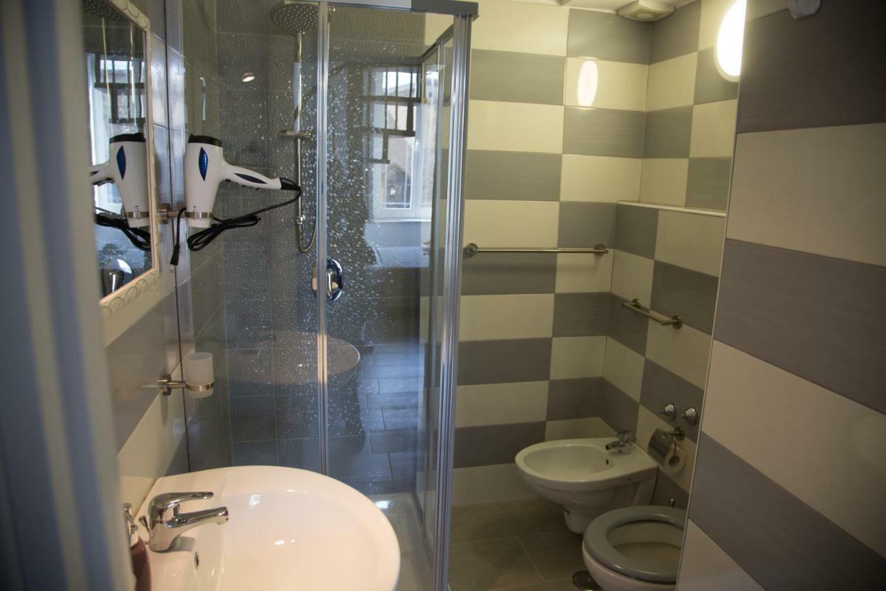 Vesuvius Luxury Suites เนเปิลส์ ภายนอก รูปภาพ