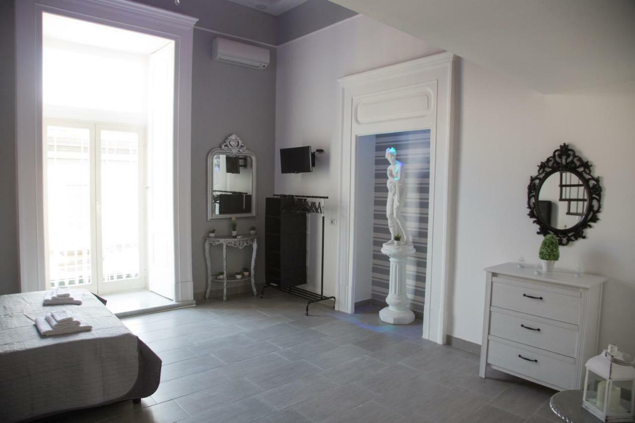 Vesuvius Luxury Suites เนเปิลส์ ภายนอก รูปภาพ